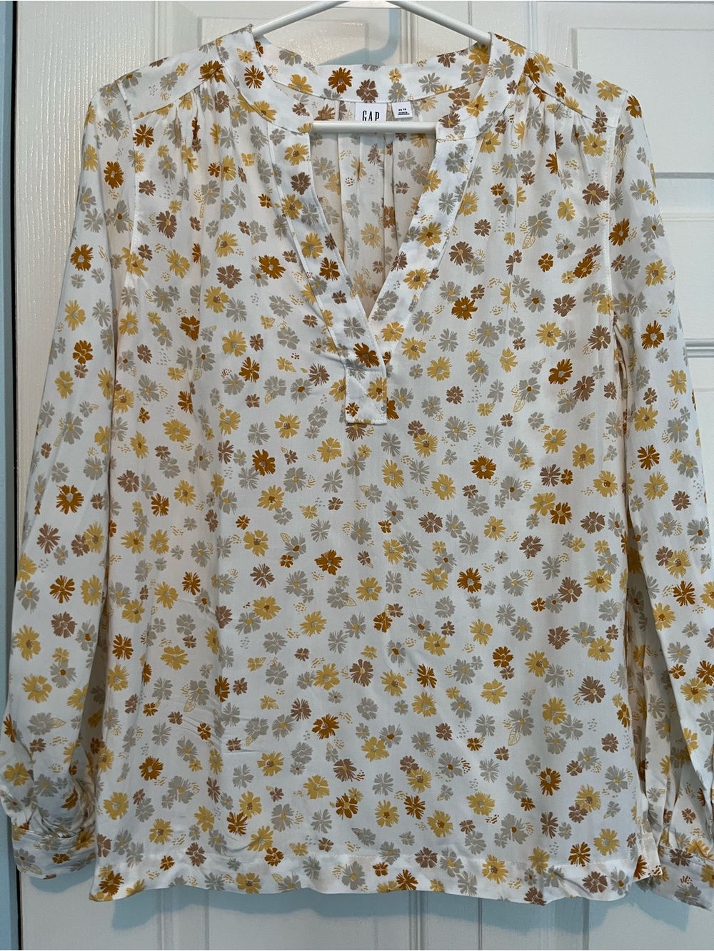 GAP Cream Long-Sleeve Floral V-Neck Blouse